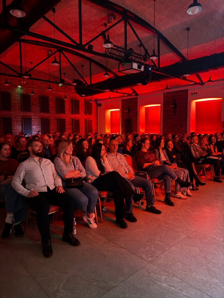 RADOMSKA NA FABRYCZKOWEJ SCENIE